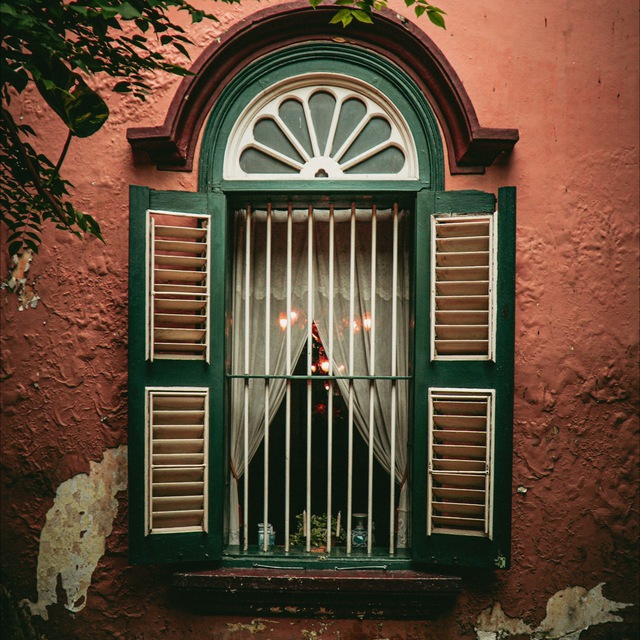 Estetika Jendela Vintage pada Dinding Klasik - Architectural Photography by Alfian Romdoni